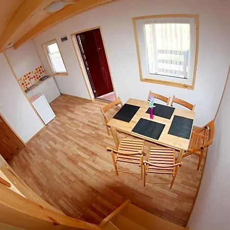 Rodzinna Kraina Domek letniskowy *